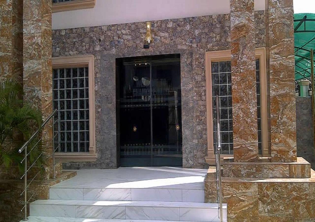 Chamcce Hotel Ajao Lagos Exterior foto