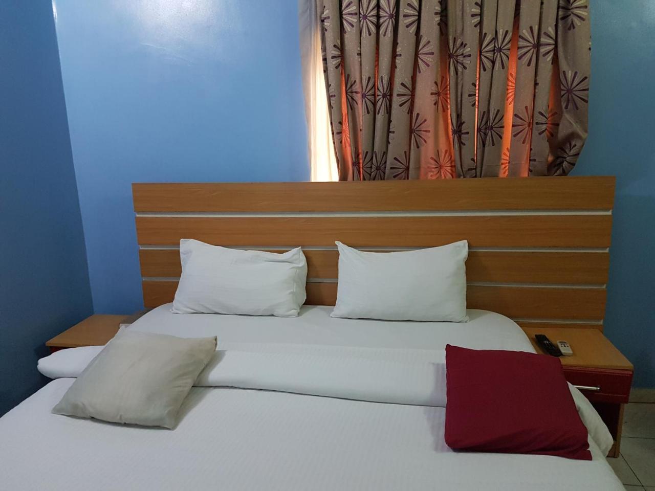 Chamcce Hotel Ajao Lagos Exterior foto